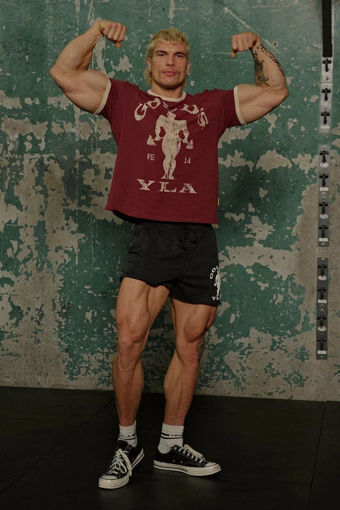Camiseta Ringer YoungLA x Gold's Gym roja puesta